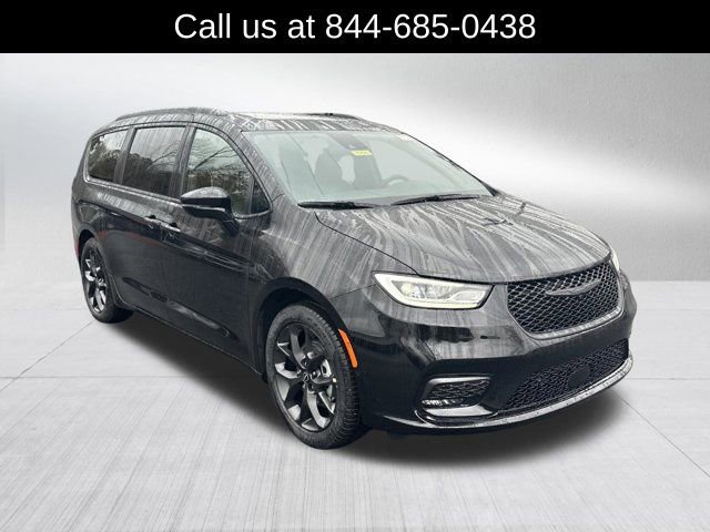 New 2026 Chrysler Pacifica Limited image 3