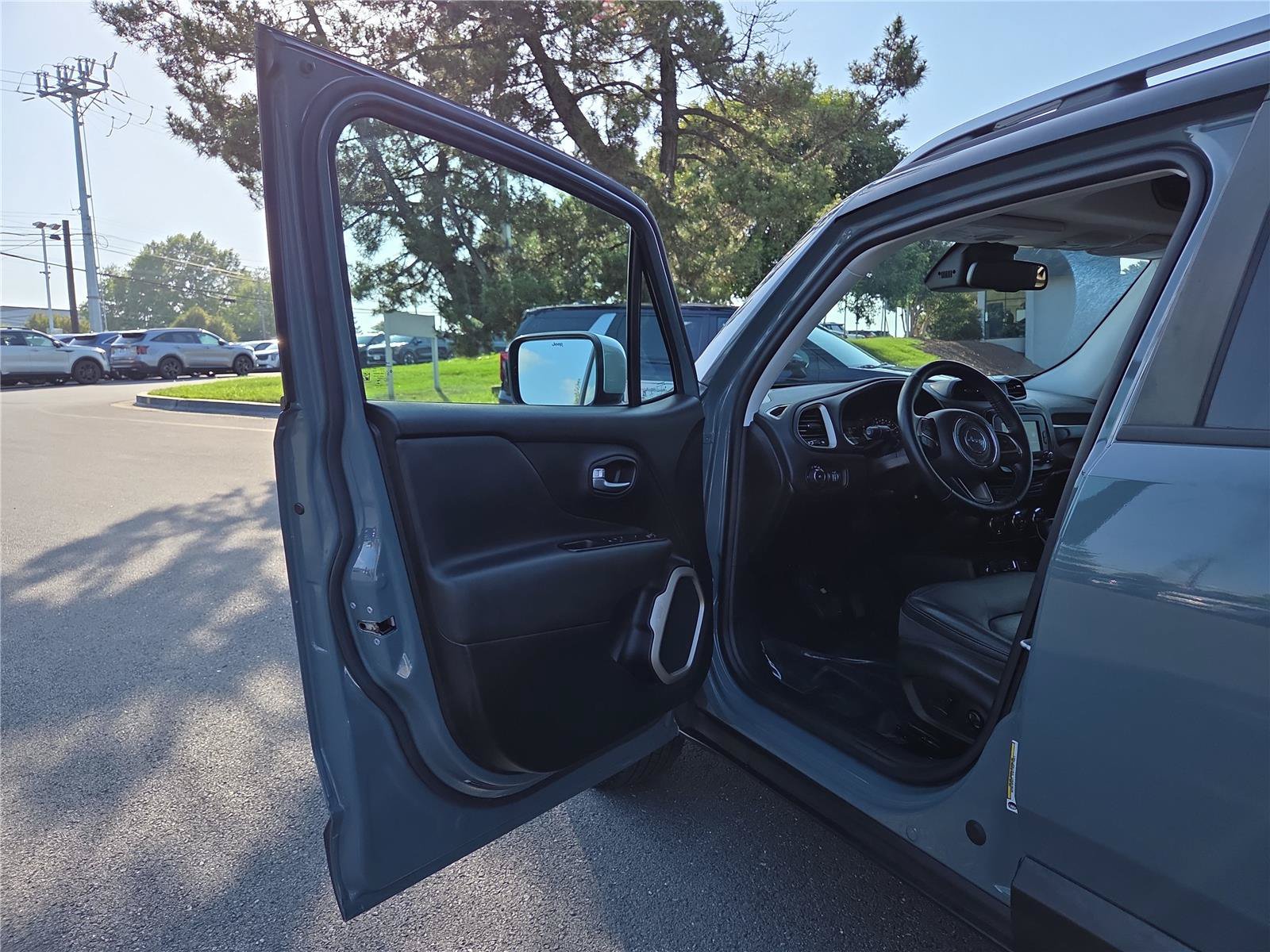 Used 2017 Jeep Renegade Limited AWD/4WD image 12