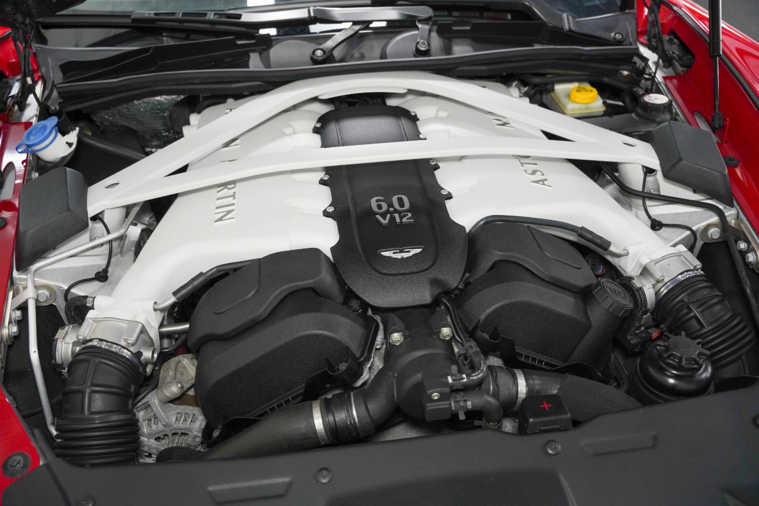 Used 2014 Aston Martin Vanquish Volante RWD image 46
