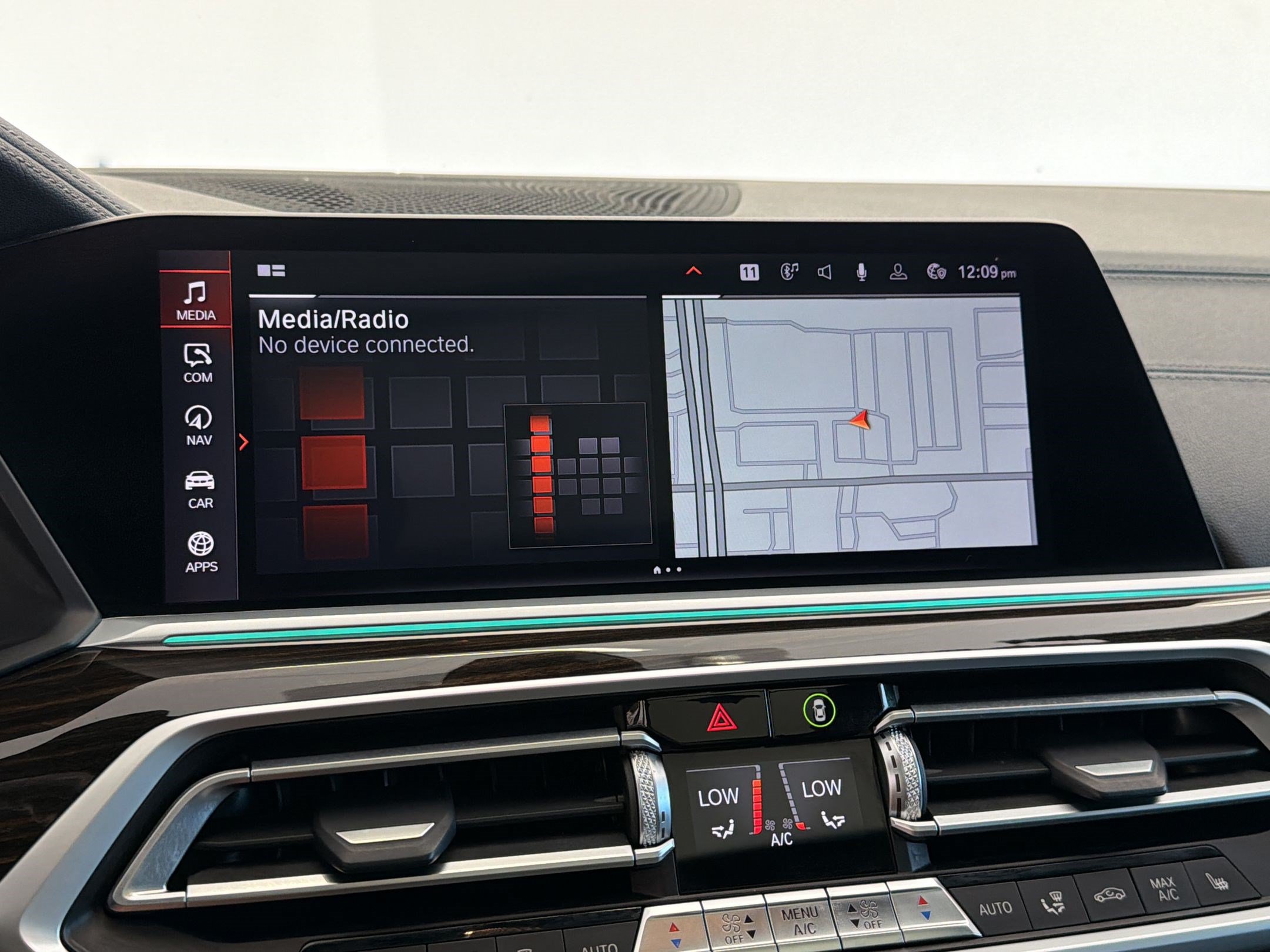 Used 2021 BMW X7 xDrive40i w/ M Sport Package AWD/4WD image 18
