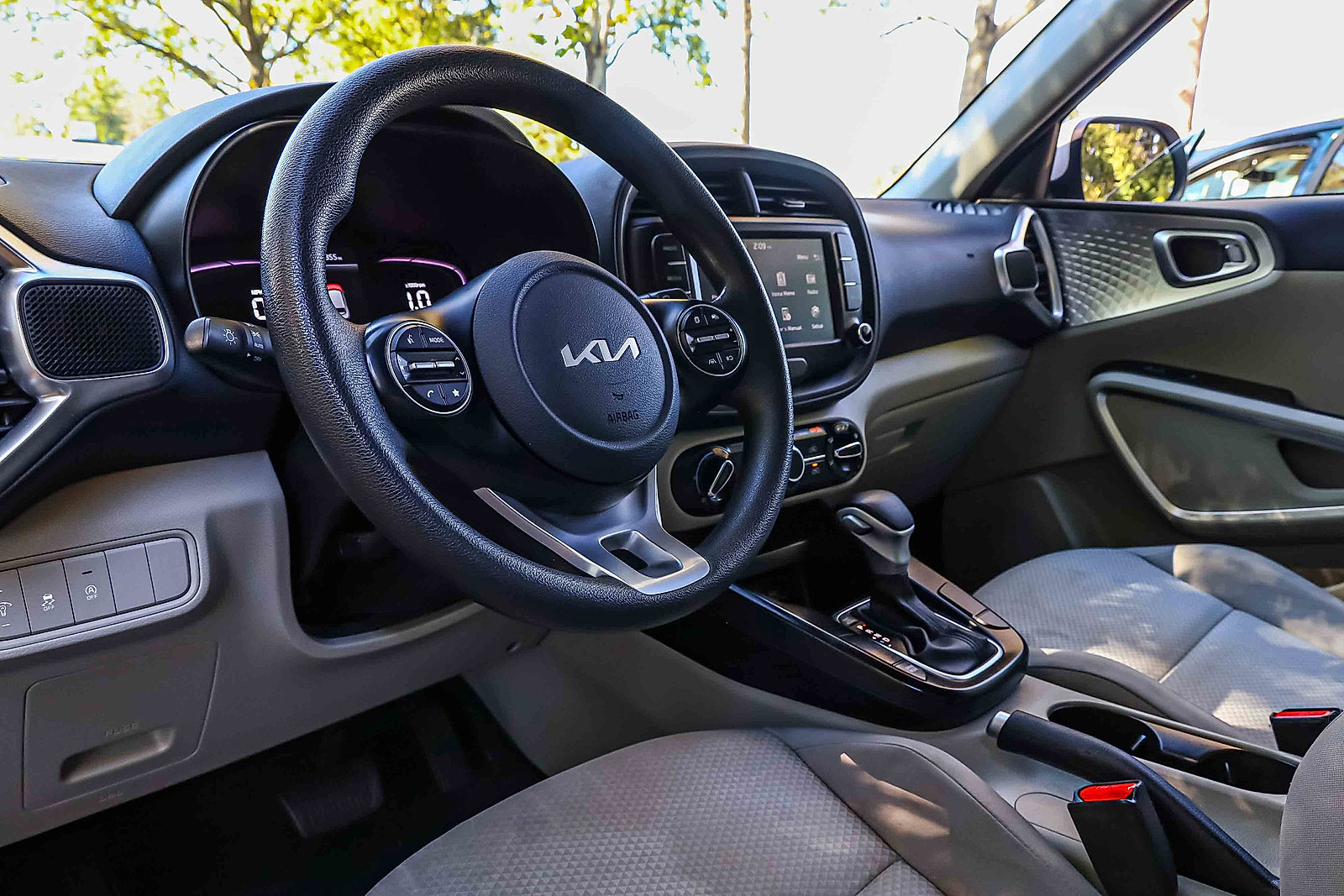 Certified 2023 Kia Soul LX w/ LX Technology Package image 7