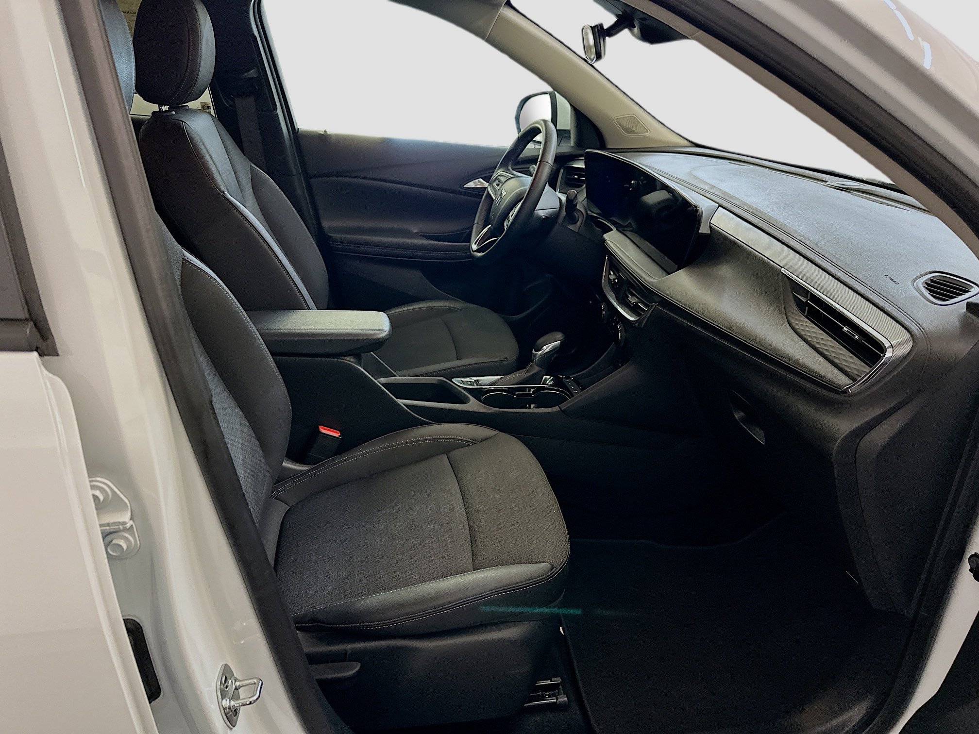 Used 2025 Buick Encore GX Preferred image 31