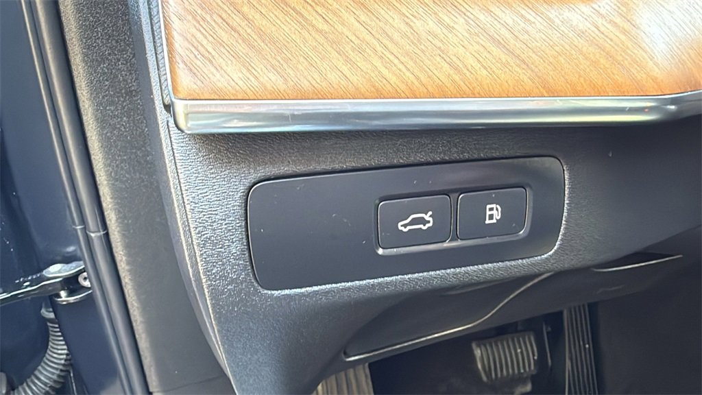 Certified 2024 Volvo XC90 T8 Plus w/ Protection Package Premier image 17