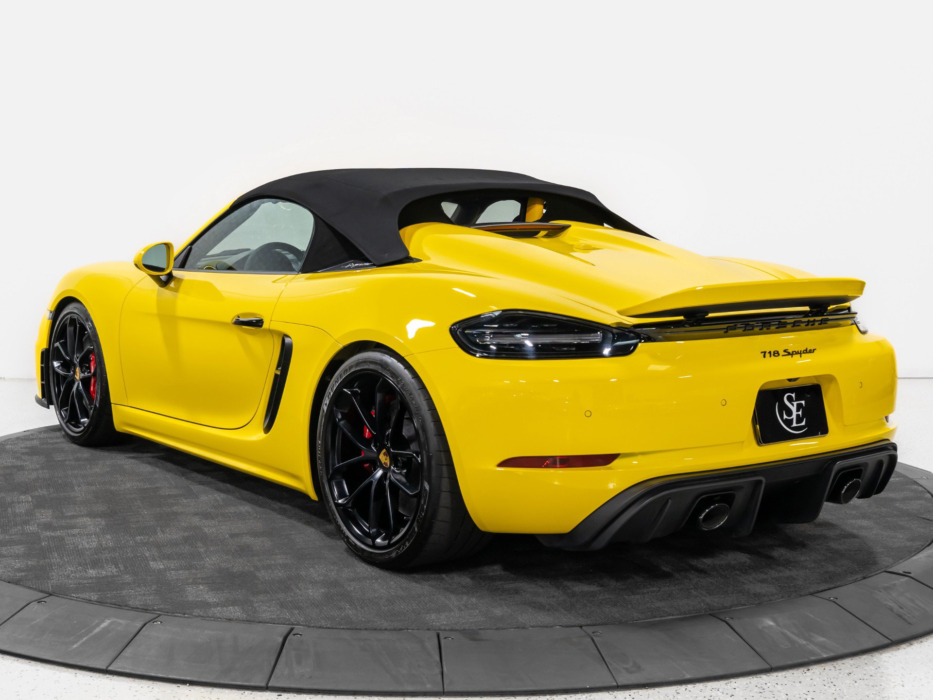 Used 2022 Porsche 718 Boxster Spyder RWD image 17