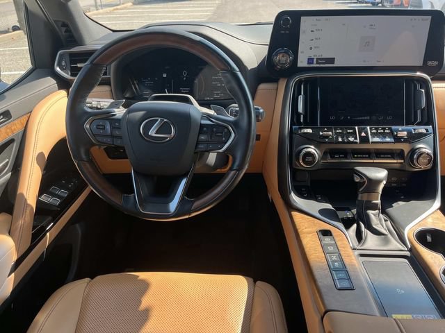 Used 2025 Lexus LX 600 4WD w/ Accessory Package (2T) image 11