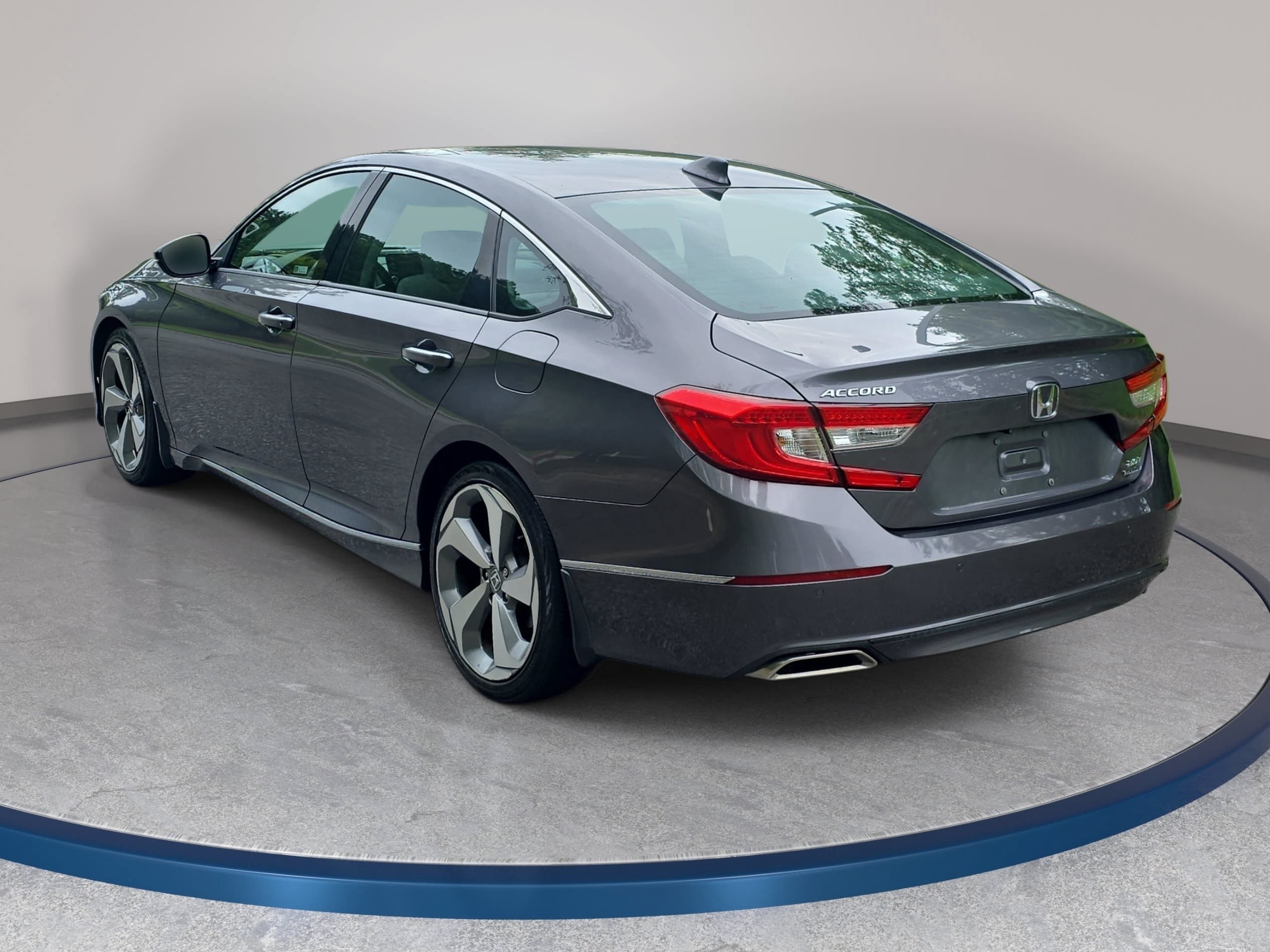 Used 2018 Honda Accord Touring image 7