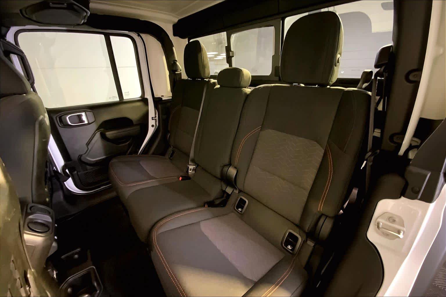 Used 2023 Jeep Gladiator Mojave w/ Cold Weather Group image 21