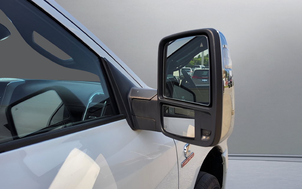 Used 2025 RAM 3500 Laramie AWD/4WD image 46