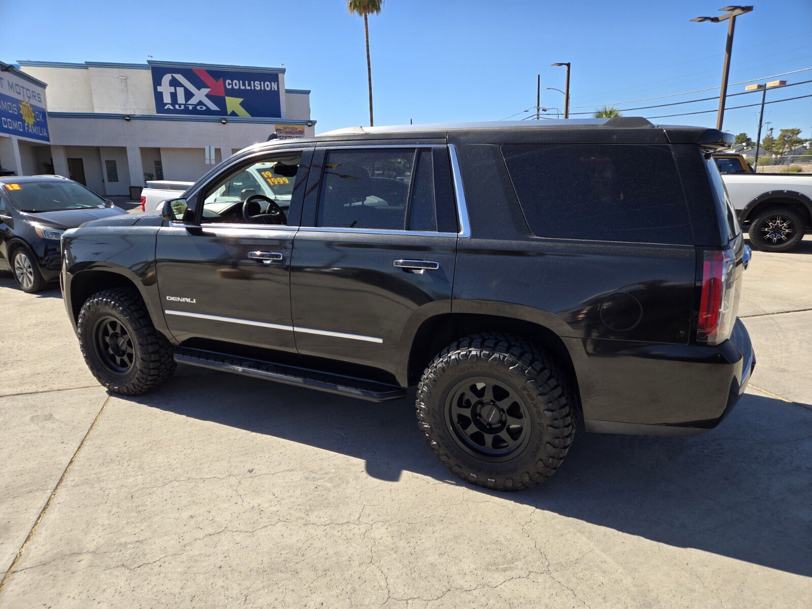 Used 2017 GMC Yukon Denali AWD/4WD image 3