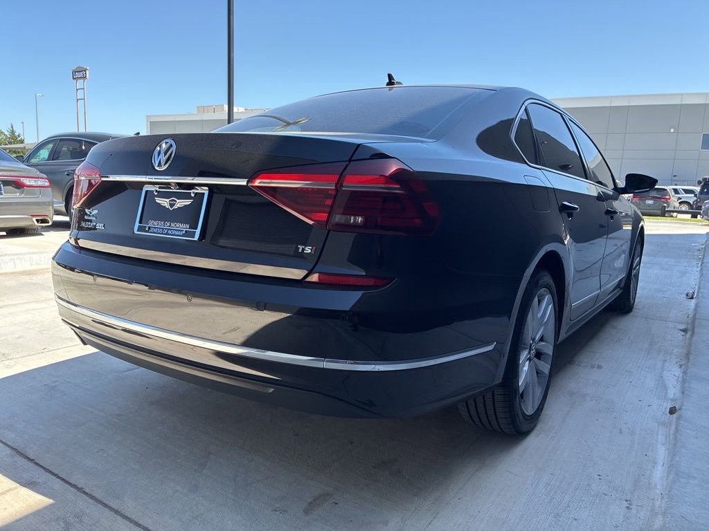 Used 2017 Volkswagen Passat 1.8T SEL Premium FWD image 4