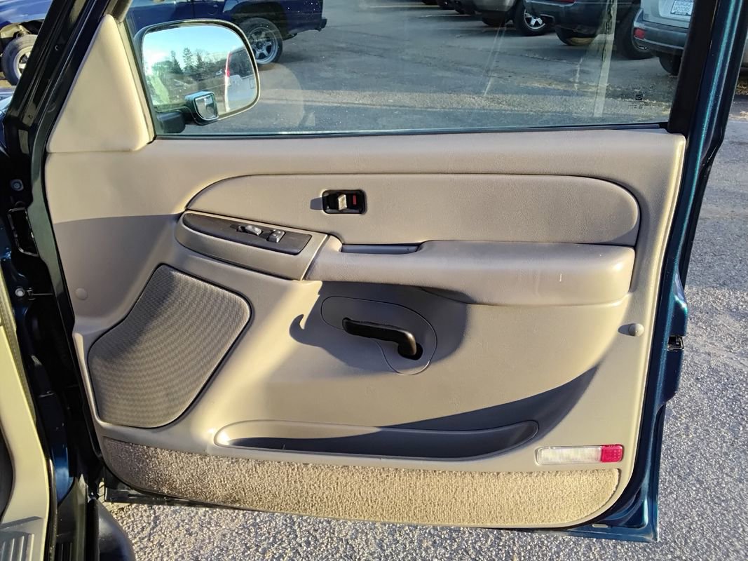 Used 2005 Chevrolet Avalanche LS w/ Avalanche South-West Package image 13