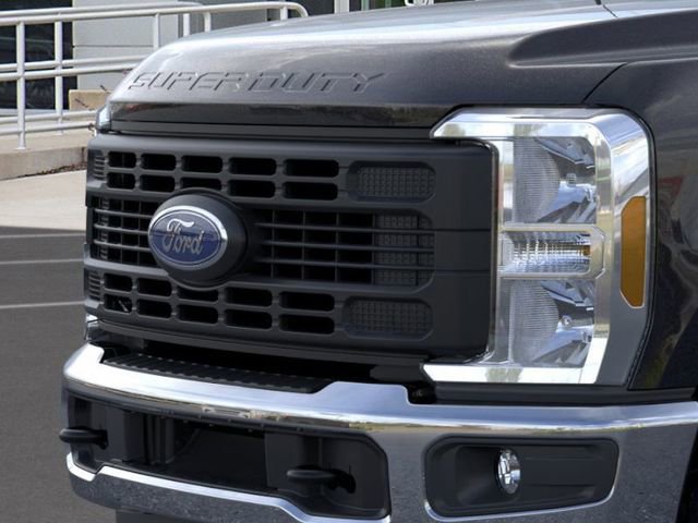 New 2026 Ford F250 XL w/ XL Chrome Package image 17