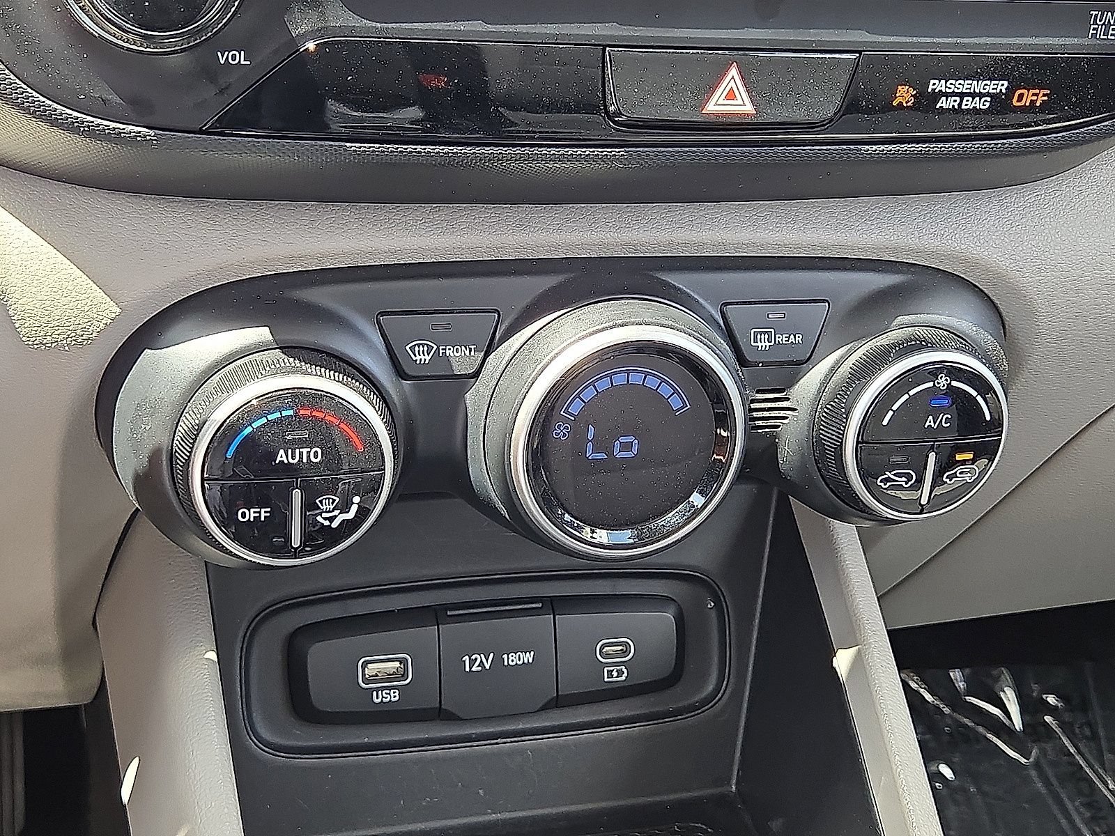 Used 2025 Hyundai Venue SEL FWD image 27