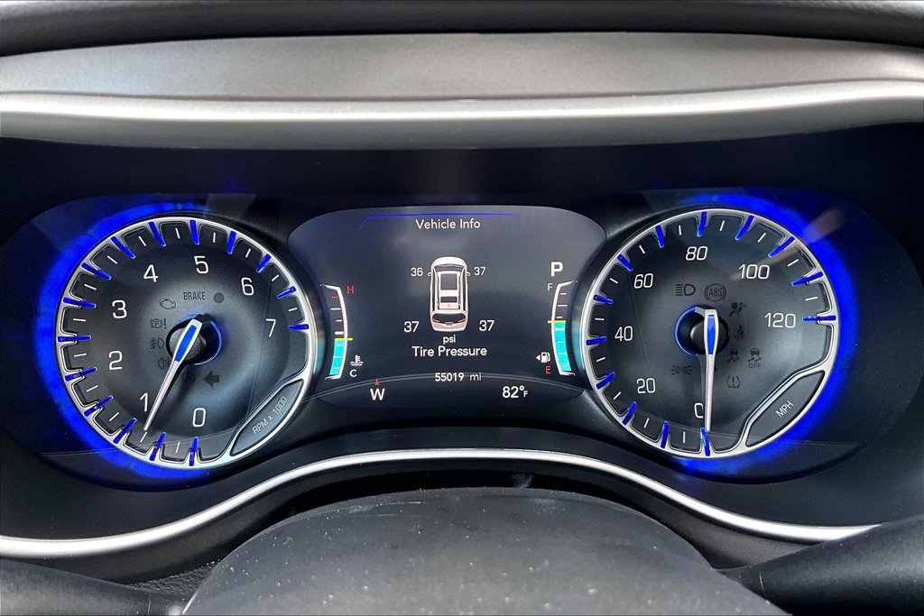 Used 2022 Chrysler Pacifica Touring-L FWD image 14