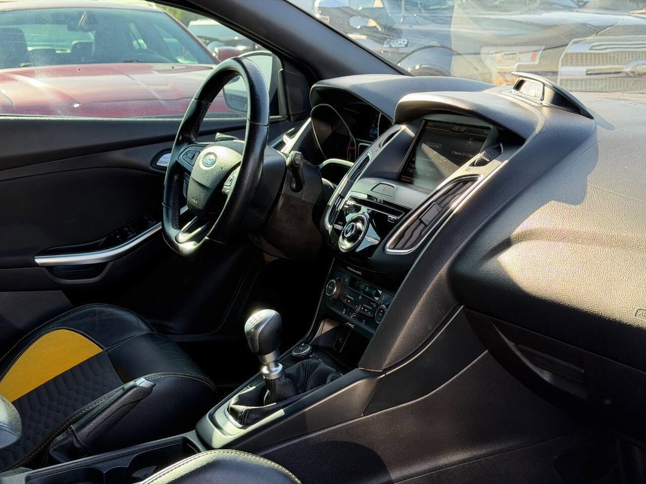 Used 2015 Ford Focus ST w/ Equipment Group 401A FWD image 26