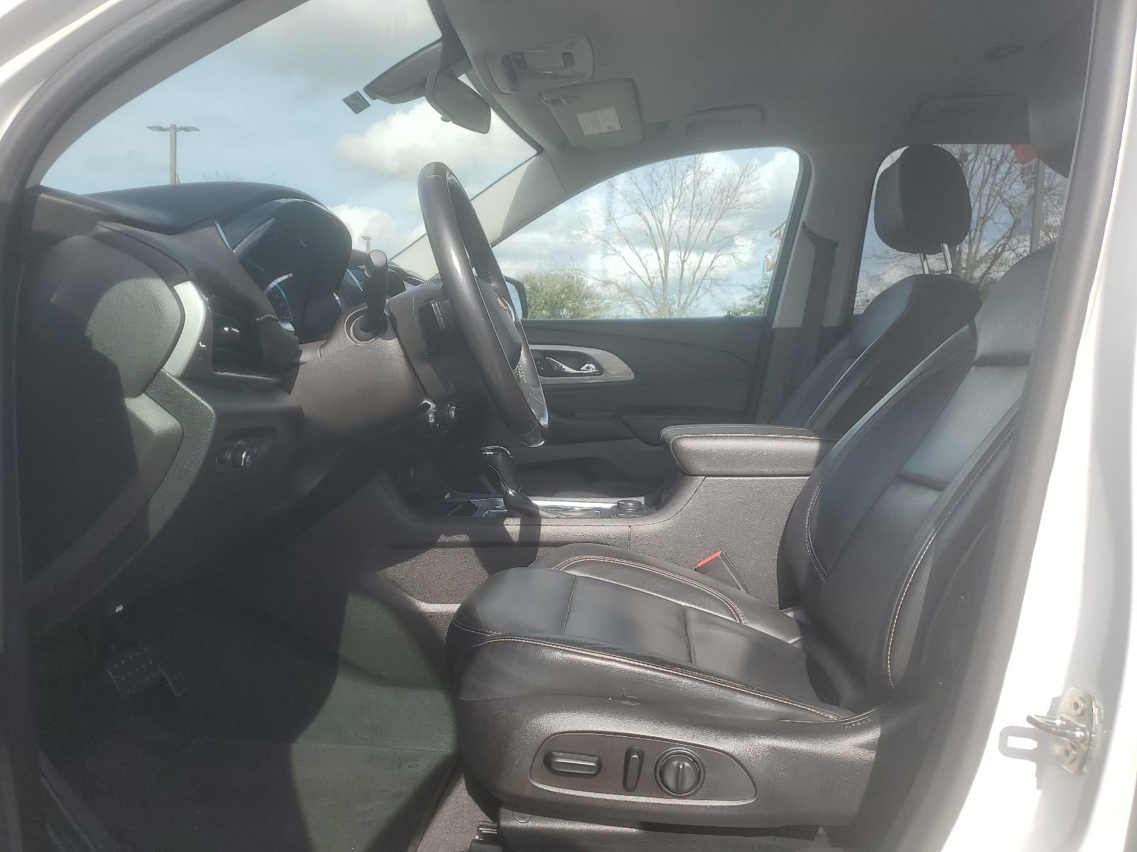 Used 2019 Chevrolet Traverse LT image 8