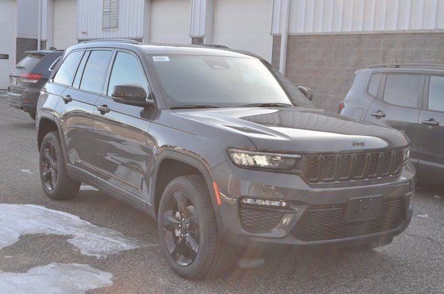 New 2025 Jeep Grand Cherokee Limited w/ Black Appearance Package image 2