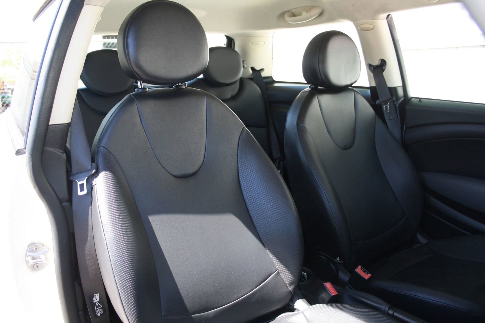 Used 2011 MINI Cooper Hardtop image 9