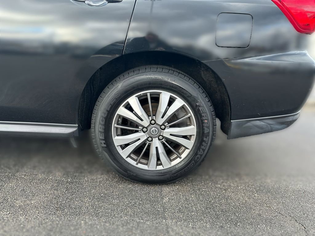 Used 2018 Nissan Pathfinder SV image 17