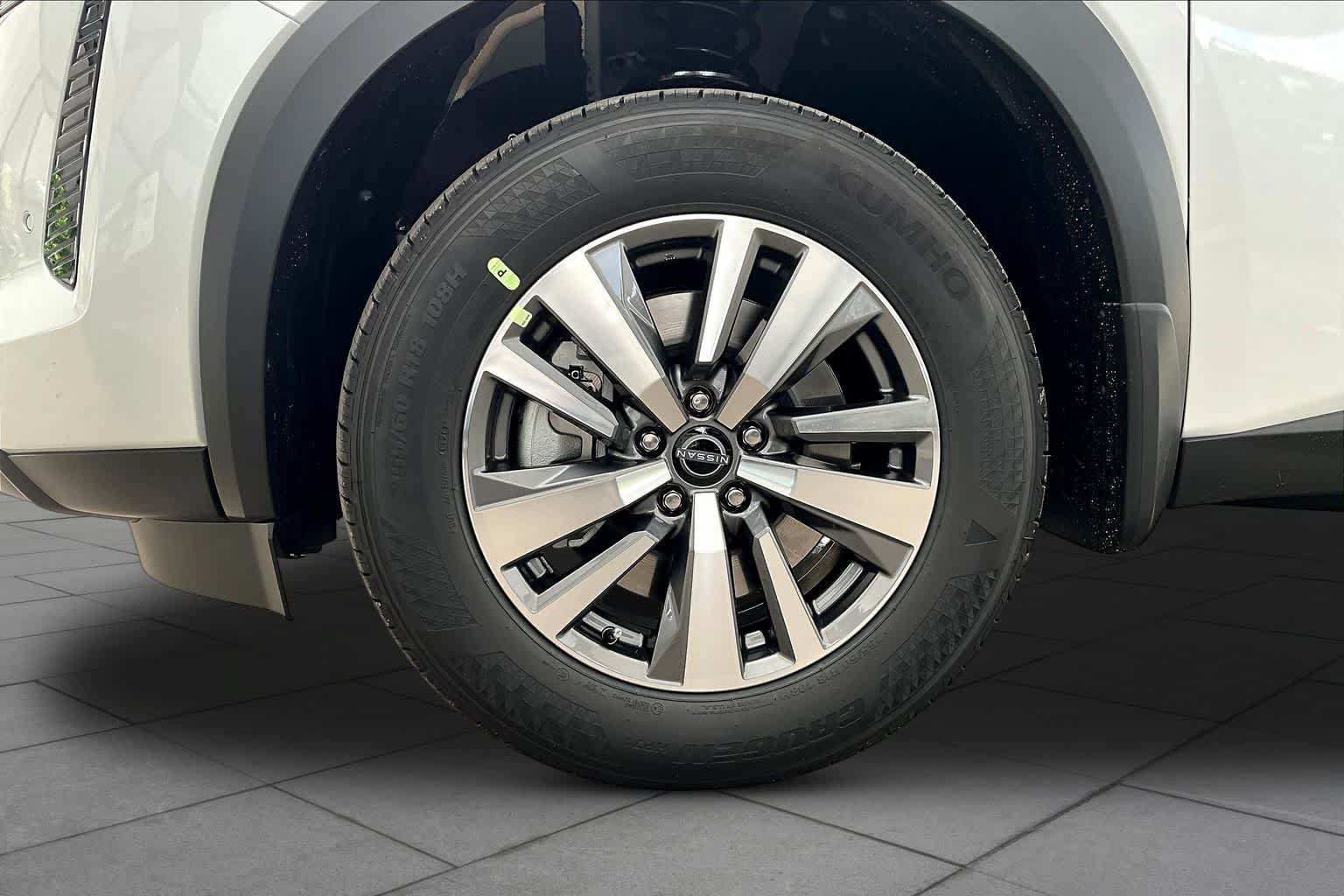 New 2026 Nissan Pathfinder SL FWD image 9