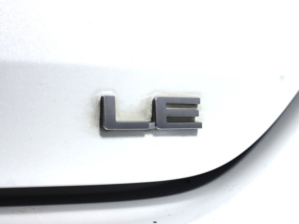 Used 2021 Toyota Highlander LE image 37