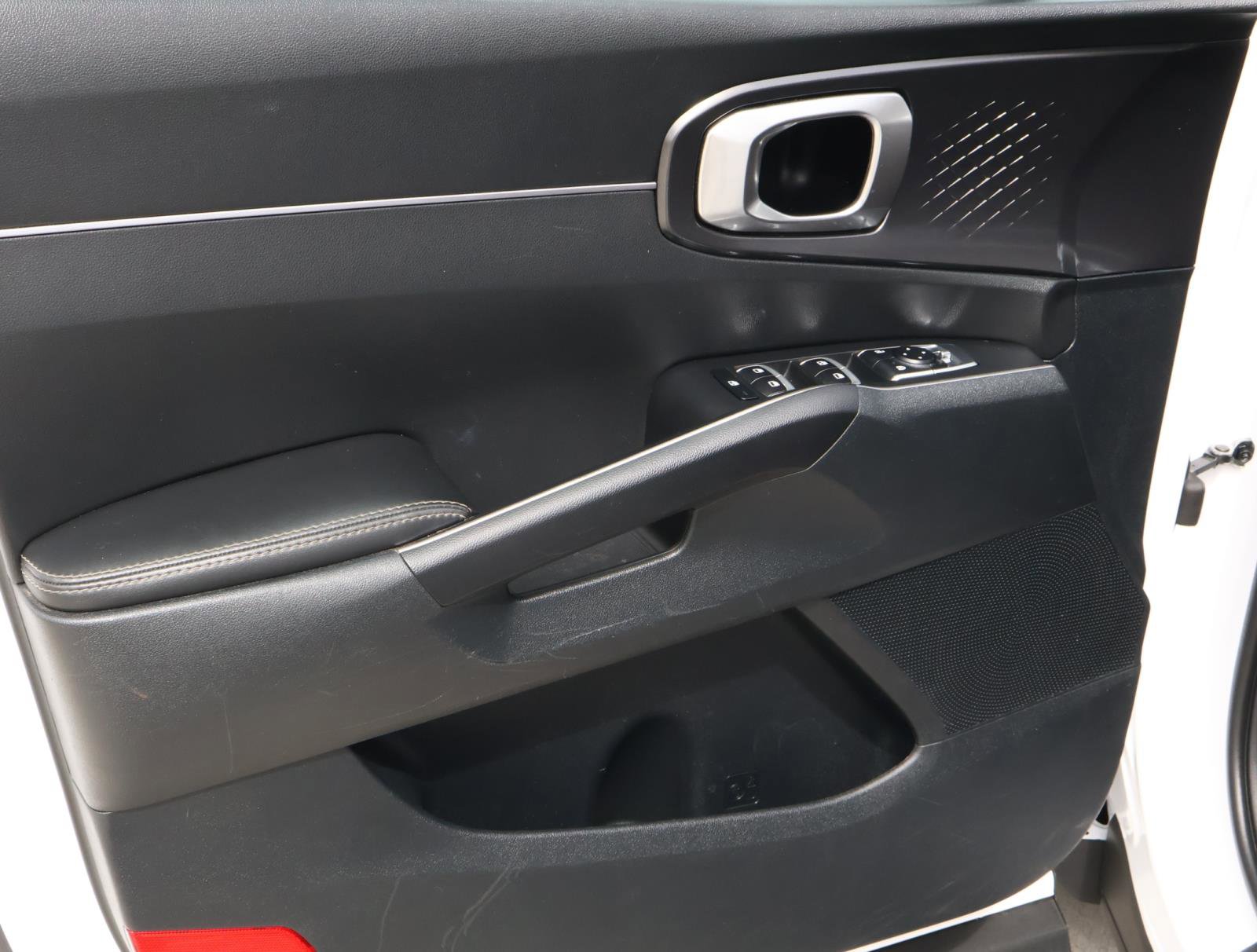 Used 2022 Kia Sorento LX image 14