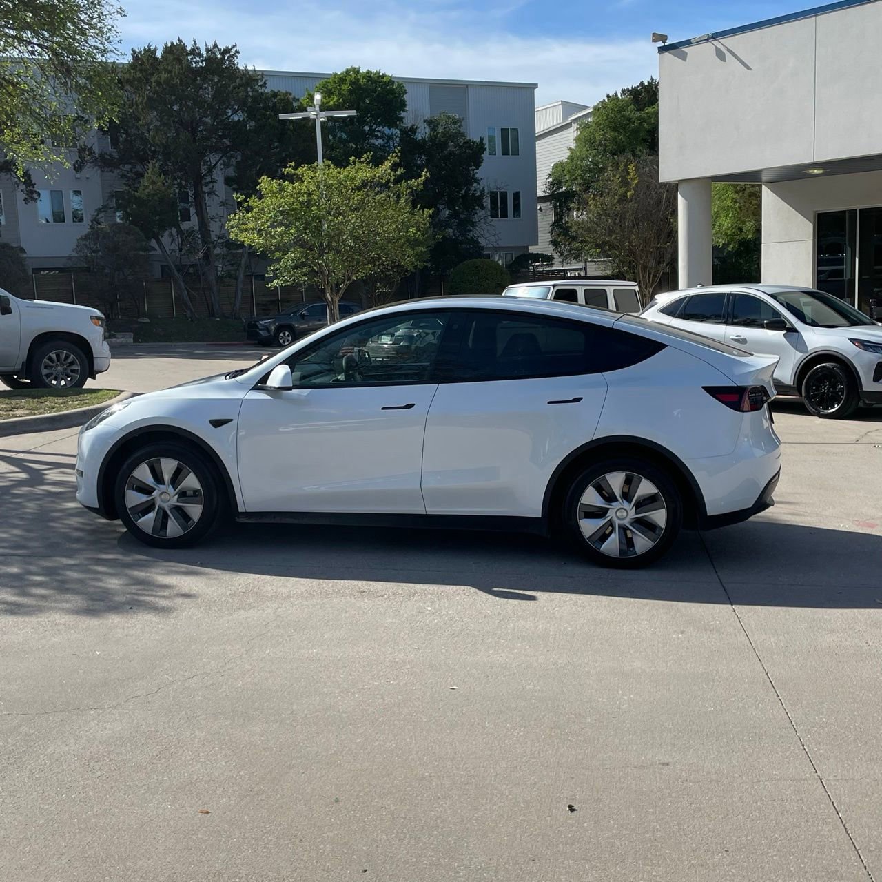 Used 2023 Tesla Model Y Long Range image 3