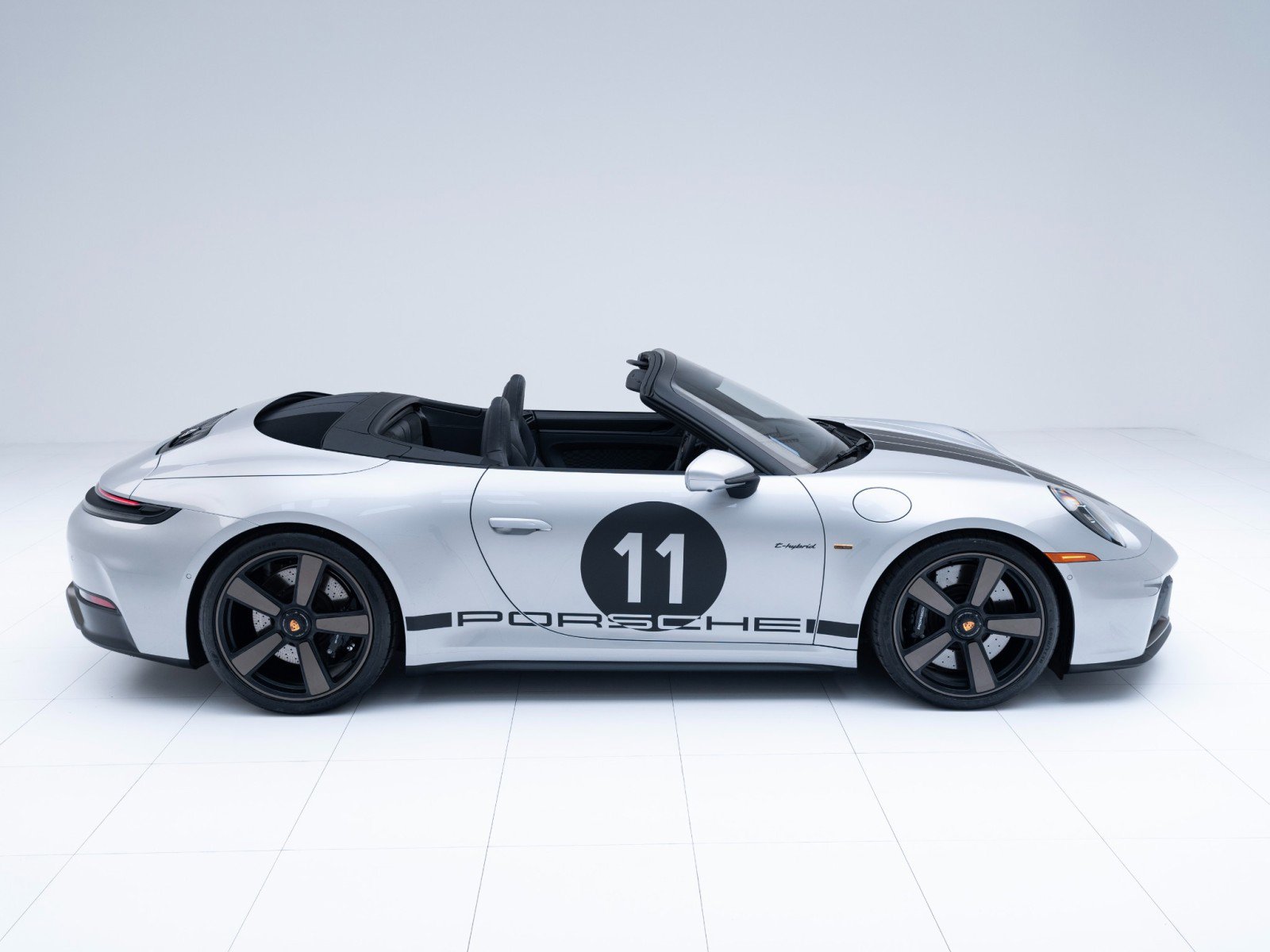 Certified 2026 Porsche 911 GTS image 8