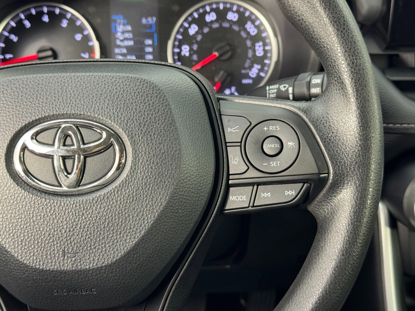 Used 2022 Toyota RAV4 XLE image 20