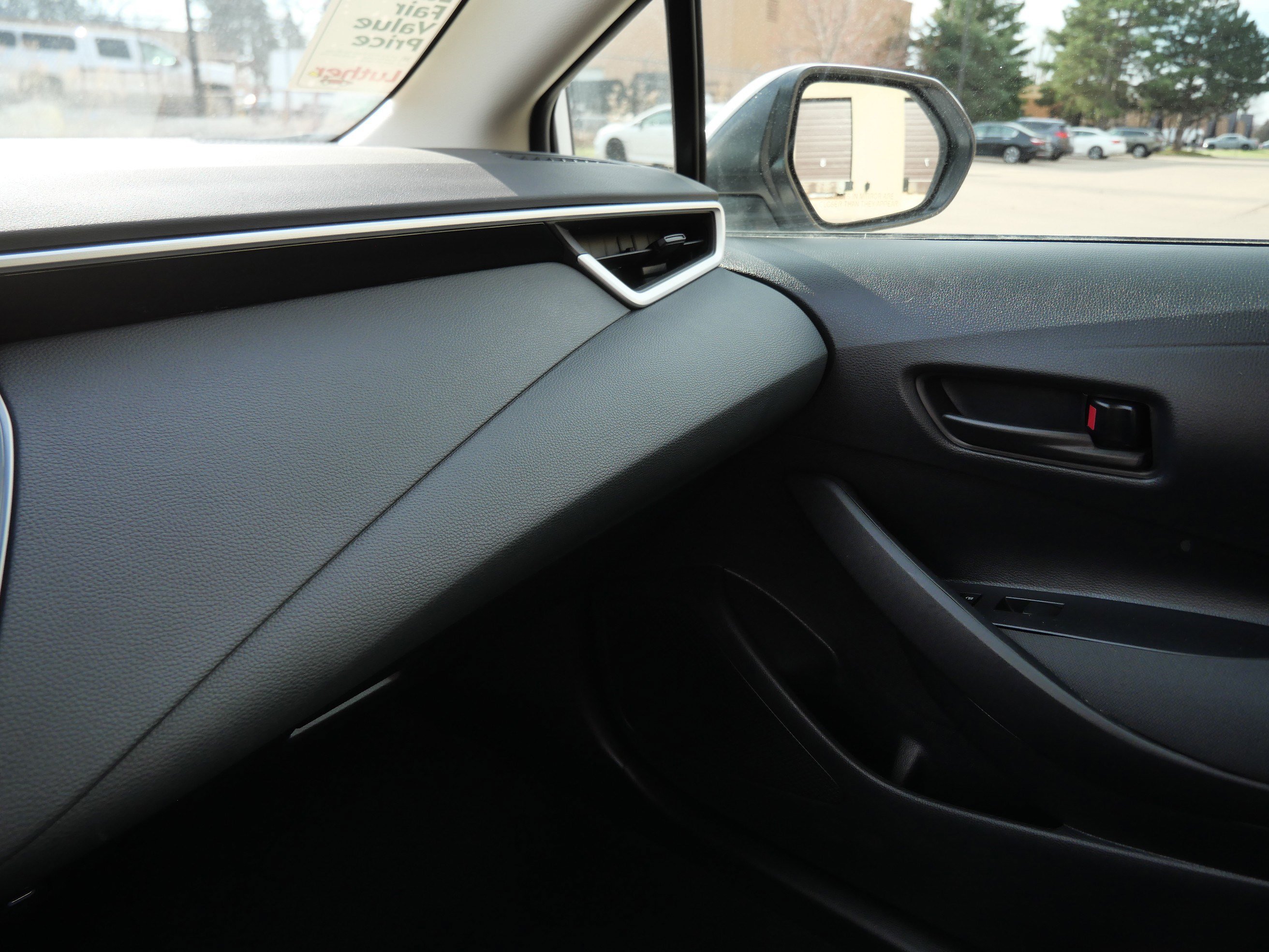 Certified 2025 Toyota Corolla LE FWD image 31