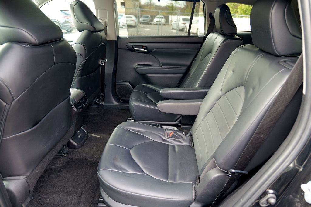 Used 2023 Toyota Highlander XLE AWD/4WD image 23