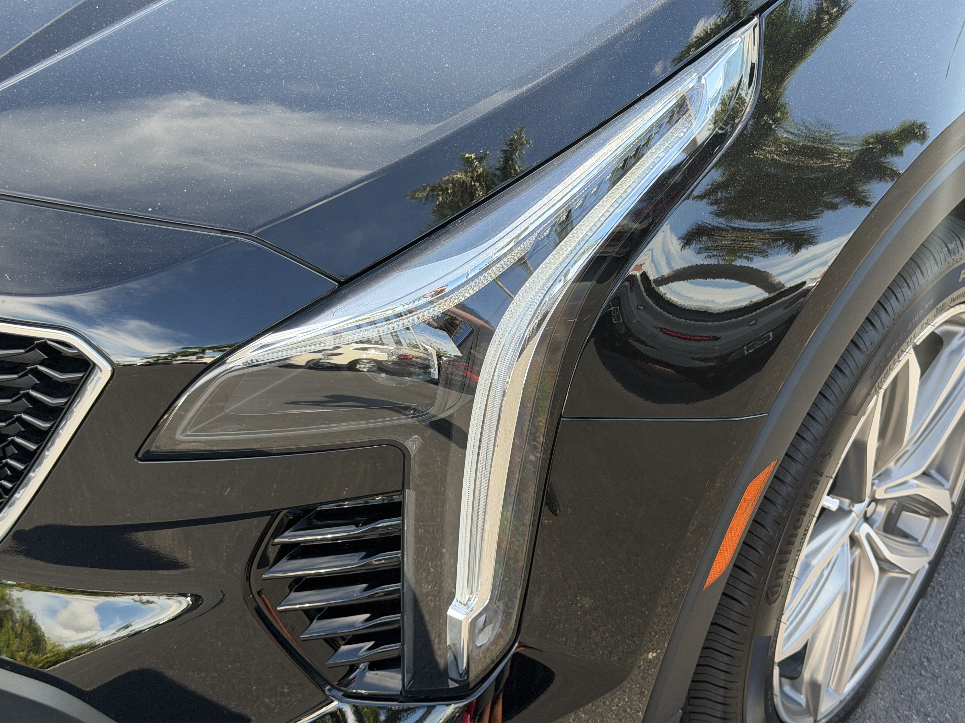Certified 2023 Cadillac XT4 Sport FWD image 9