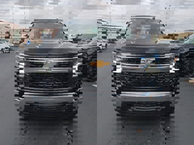 Used 2025 Chevrolet Silverado 1500 LT image 2