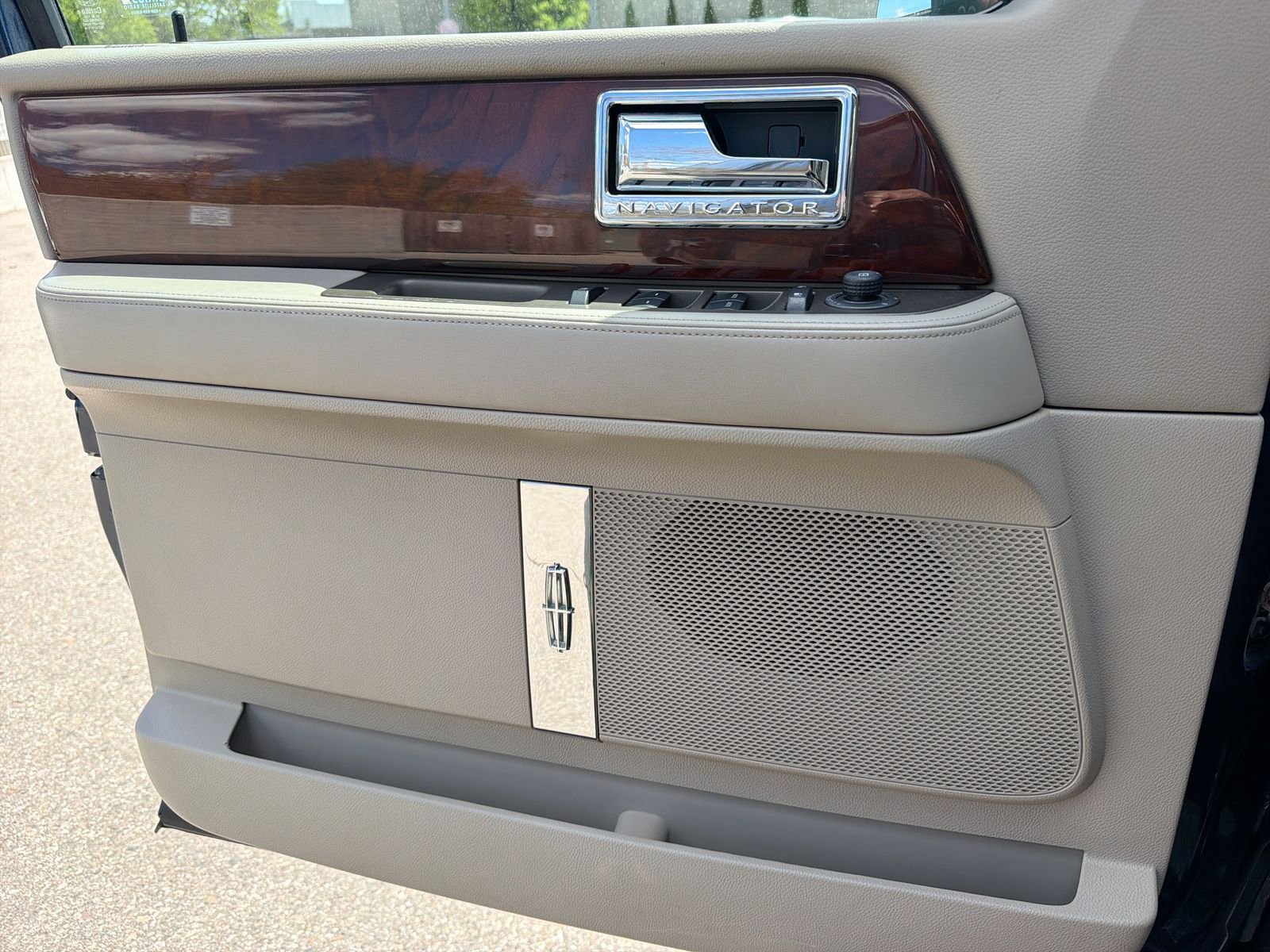 Used 2013 Lincoln Navigator 4WD w/ HD Trailer Tow Pkg image 34
