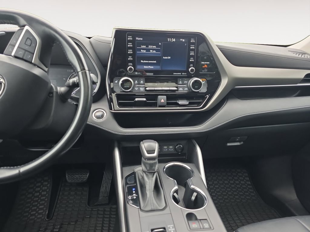 Used 2022 Toyota Highlander XLE FWD image 10
