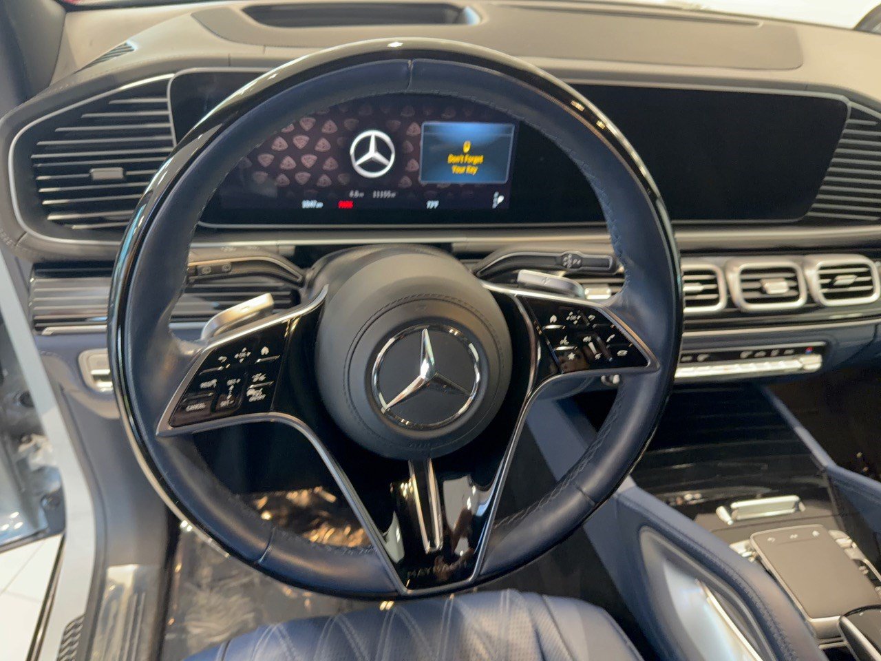 Certified 2025 Mercedes-Benz Maybach GLS 600 4MATIC image 10