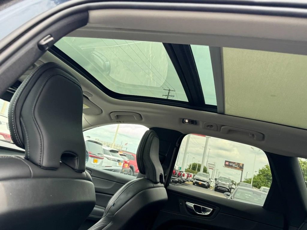 Used 2021 Volvo XC60 T5 Inscription AWD/4WD image 11