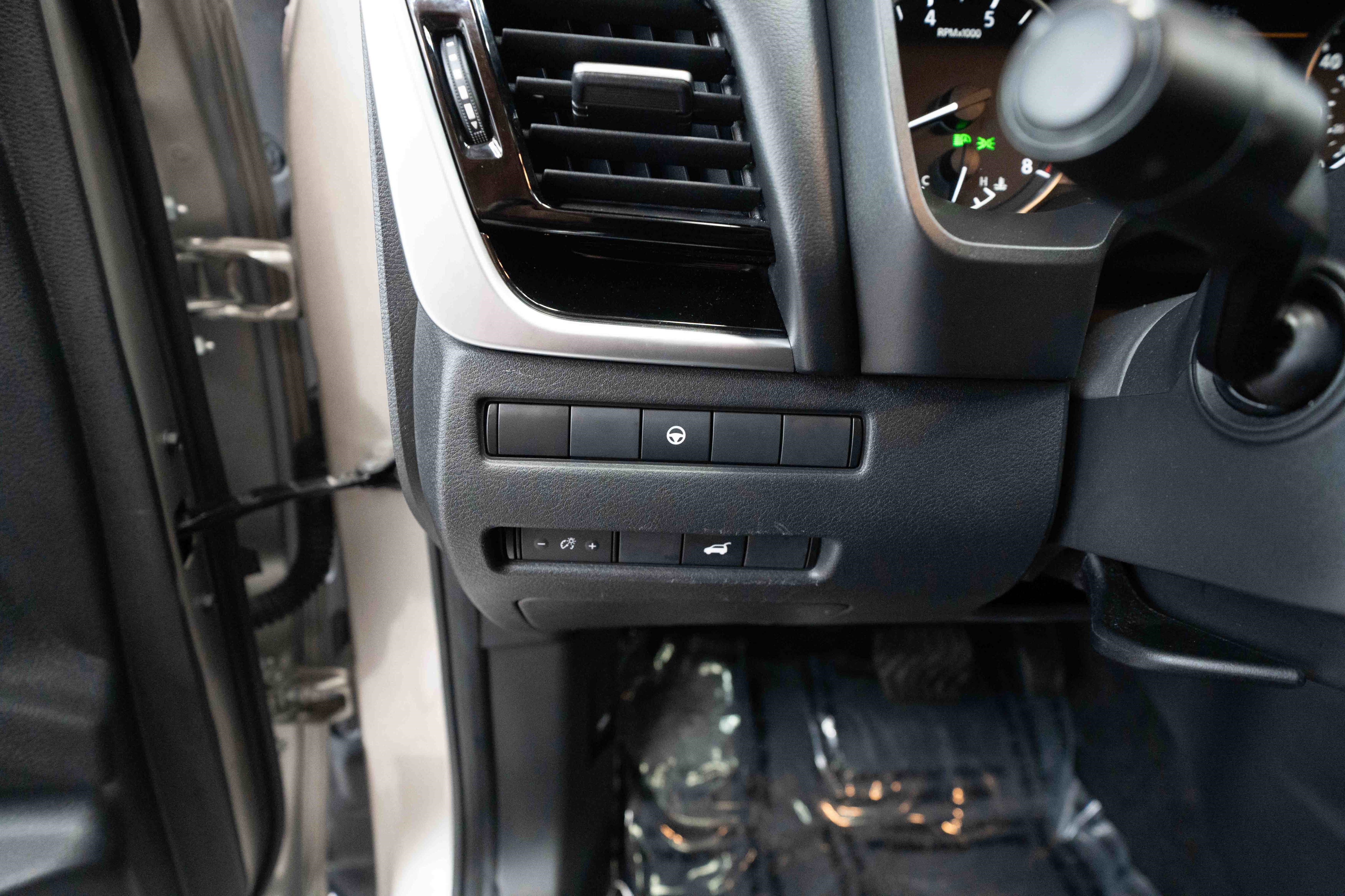 Used 2023 Nissan Rogue SL w/ SL Premium Package image 11