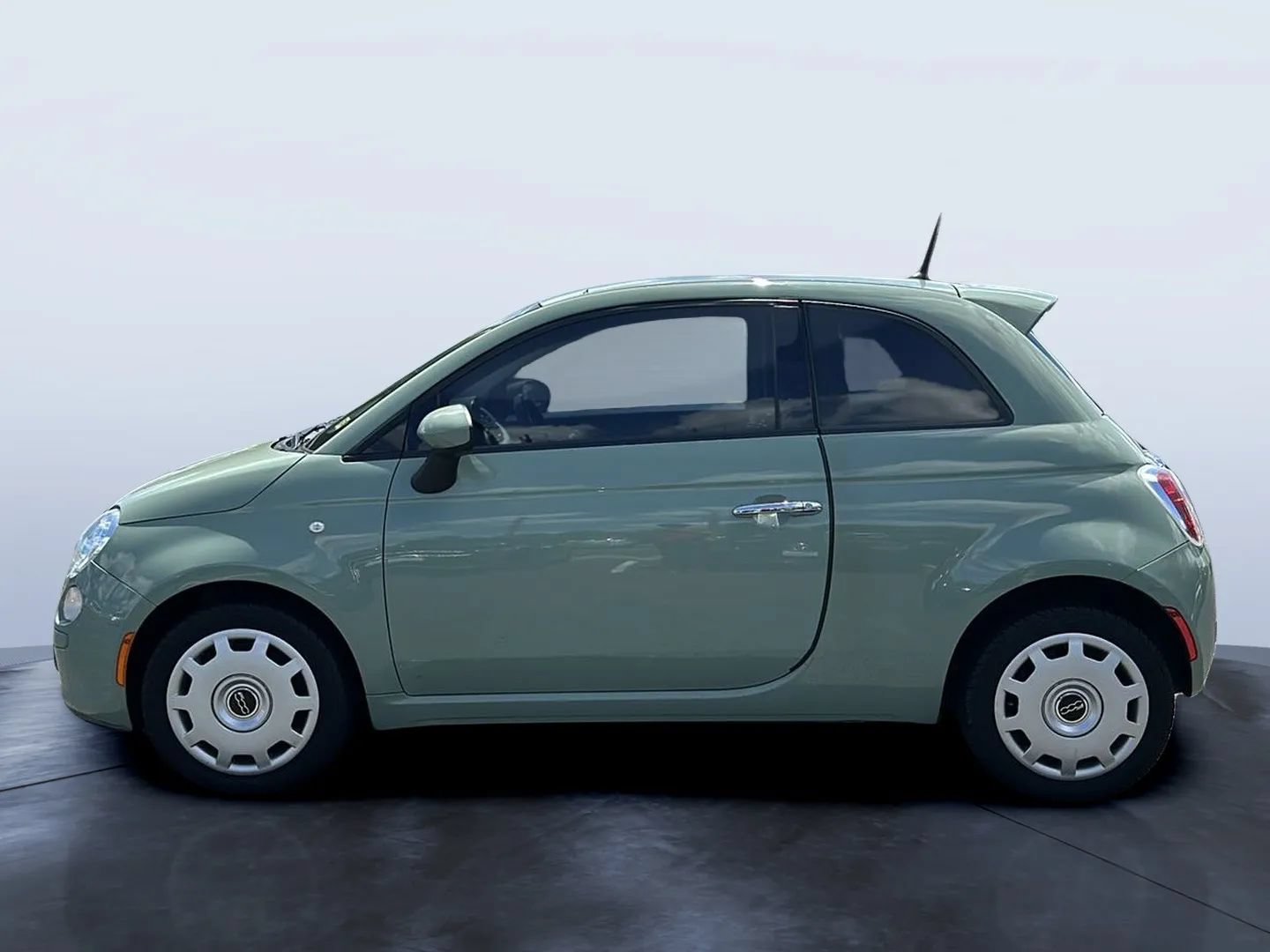 Used 2015 FIAT 500 Pop FWD image 2