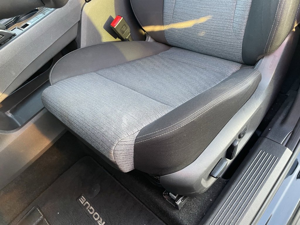 Used 2023 Nissan Rogue SV image 24