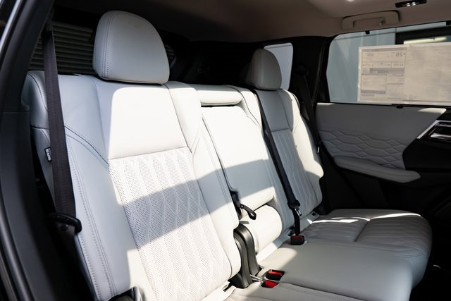 New 2025 Mitsubishi Outlander AWD image 28