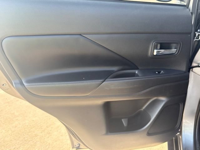 Used 2020 Mitsubishi Outlander SE FWD image 30
