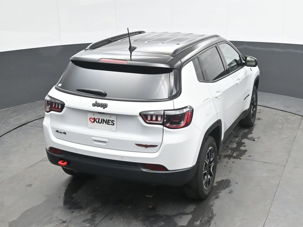 Used 2025 Jeep Compass Trailhawk image 35