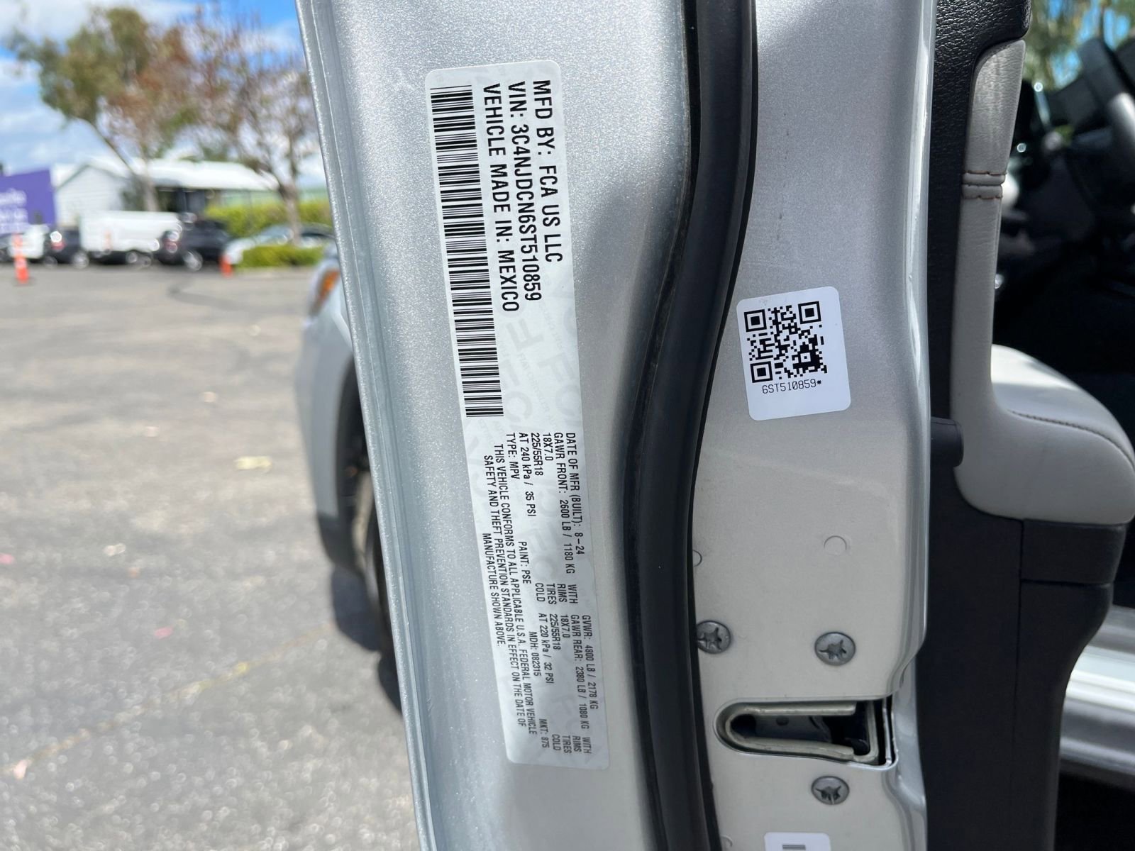 Used 2025 Jeep Compass Limited image 30