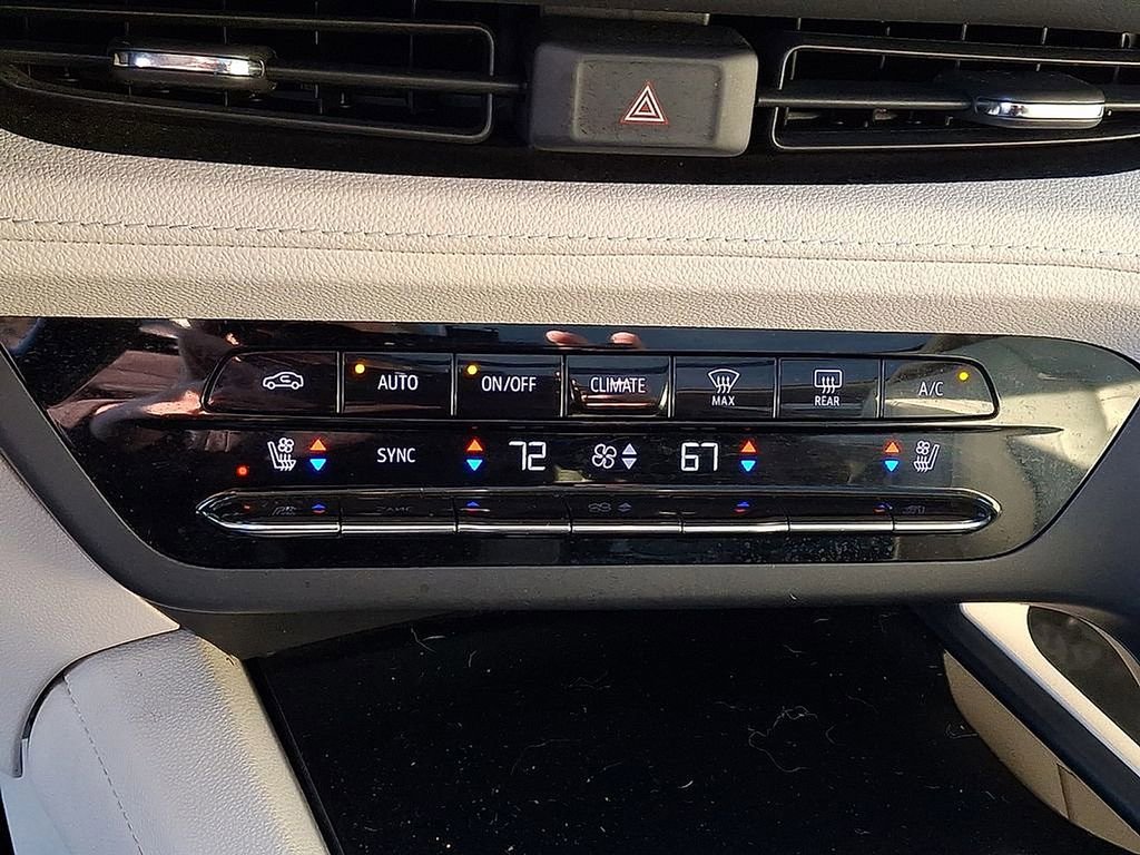 Used 2021 Buick Envision Avenir w/ Technology Package II image 16