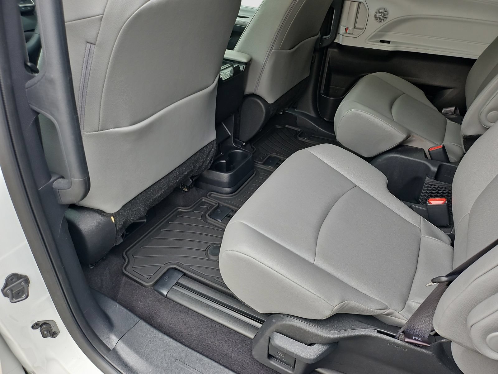 Used 2025 Toyota Sienna XLE FWD image 33