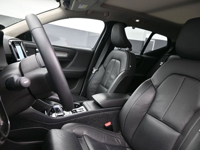 Used 2023 Volvo XC40 B5 Plus w/ Driver Assist Package image 9