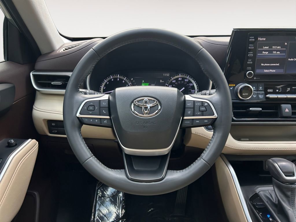 Used 2022 Toyota Highlander XLE AWD/4WD image 14