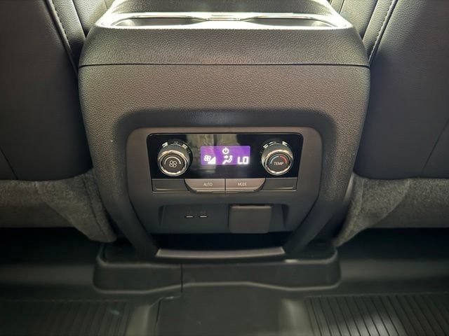 New 2027 Chevrolet Traverse Z71 w/ Driver Confidence Package AWD/4WD image 17