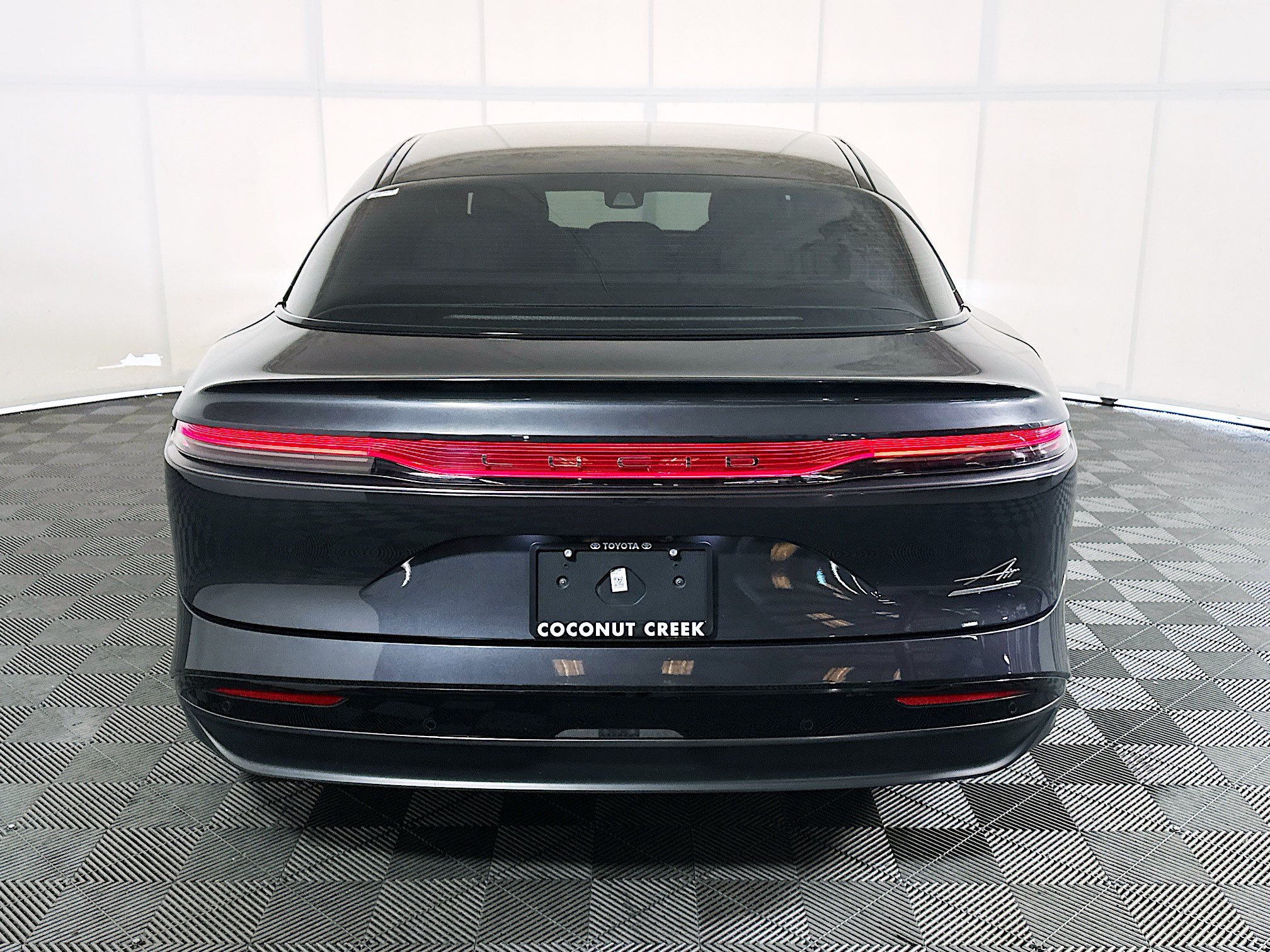 Used 2024 Lucid Air Touring AWD/4WD image 4